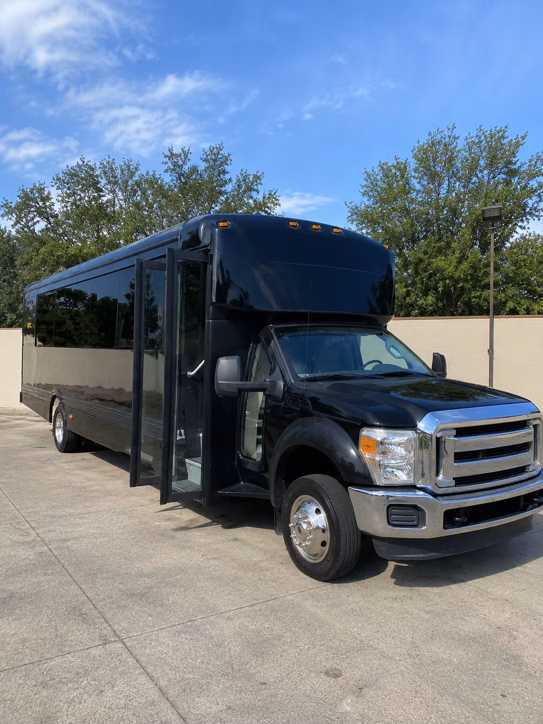 baton rouge 20 passenger party bus
