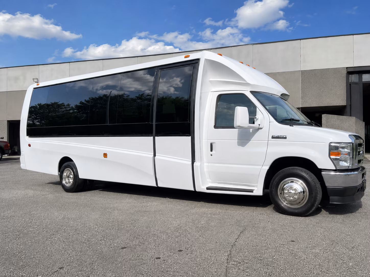 corporate airport transfer buses at baton rouge metropolitan airport